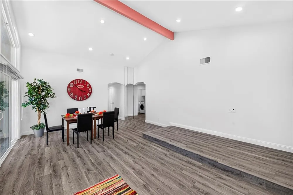 404 Continental Ct Newbury Park, CA 91320
