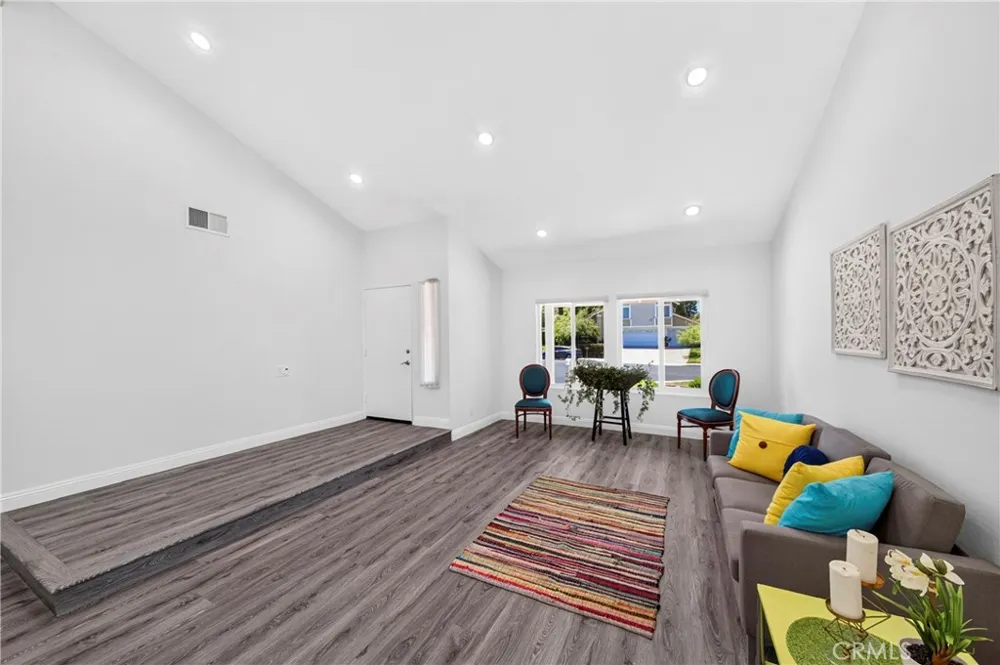 404 Continental Ct Newbury Park, CA 91320
