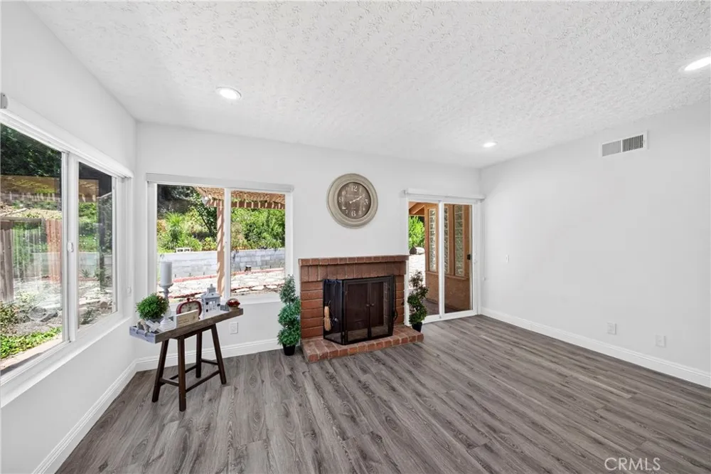 404 Continental Ct Newbury Park, CA 91320