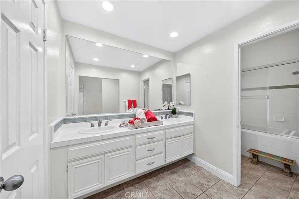404 Continental Ct Newbury Park, CA 91320