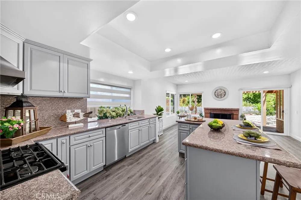 404 Continental Ct Newbury Park, CA 91320
