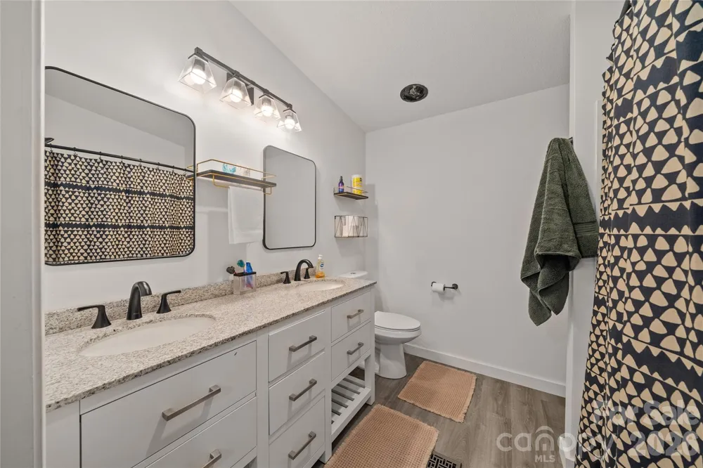 7 Wid Smith Road Burnsville, NC 28714