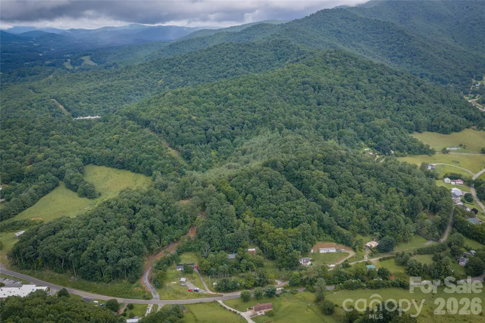 7 Wid Smith Road Burnsville, NC 28714