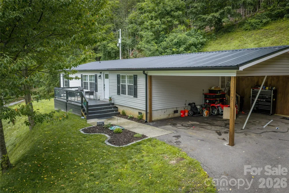 7 Wid Smith Road Burnsville, NC 28714
