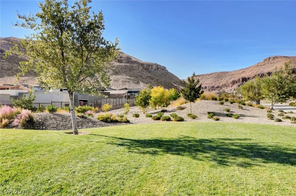 5880 Glory Heights Drive Las Vegas, NV 89135