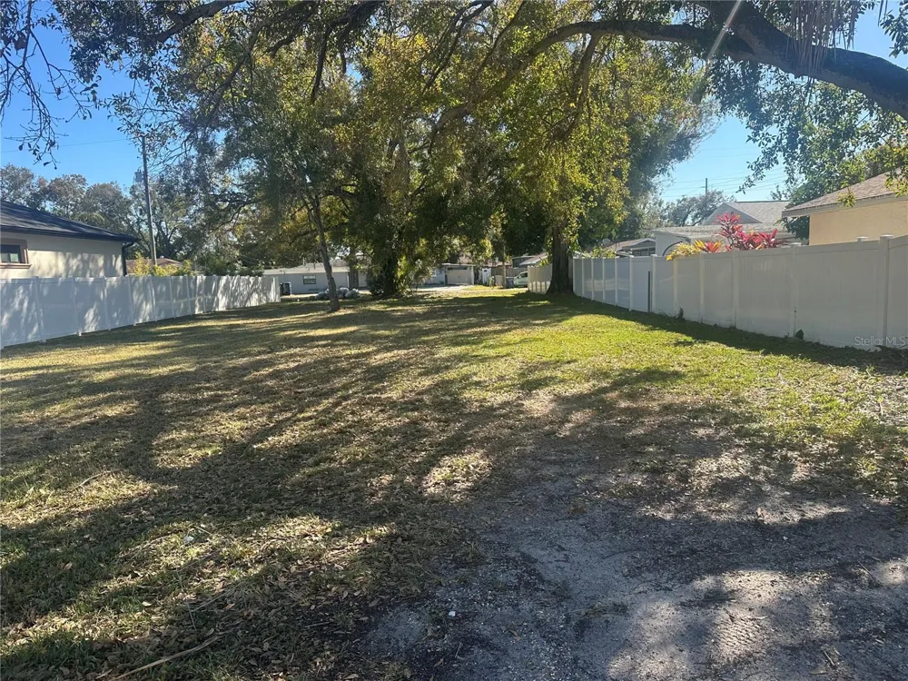 2710 W LAKE AVENUE Tampa, FL 33607