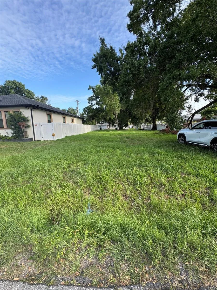 2710 W LAKE AVENUE Tampa, FL 33607