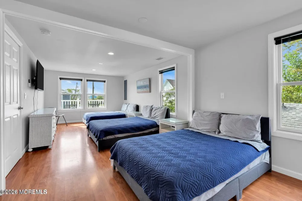 27 Arnold Avenue Point Pleasant Beach, NJ 08742