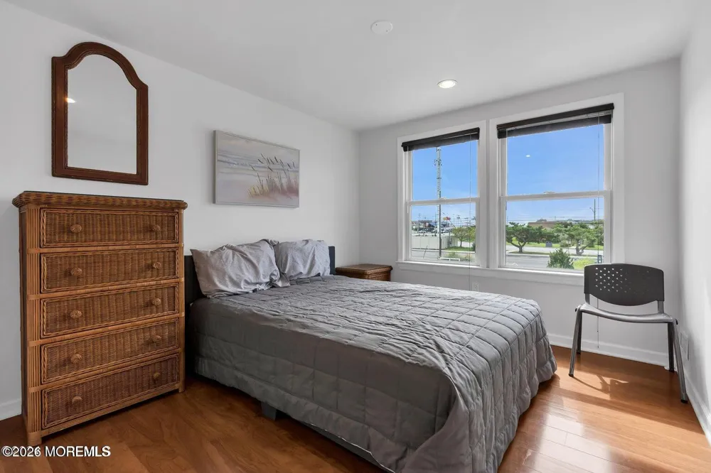 27 Arnold Avenue Point Pleasant Beach, NJ 08742