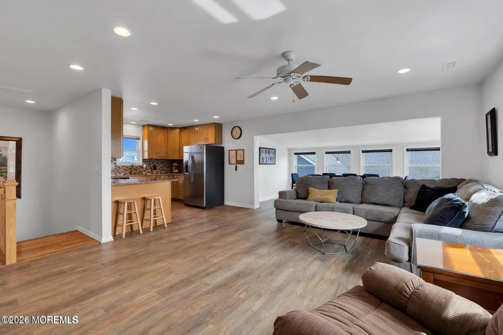 27 Arnold Avenue Point Pleasant Beach, NJ 08742