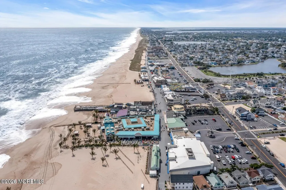 27 Arnold Avenue Point Pleasant Beach, NJ 08742