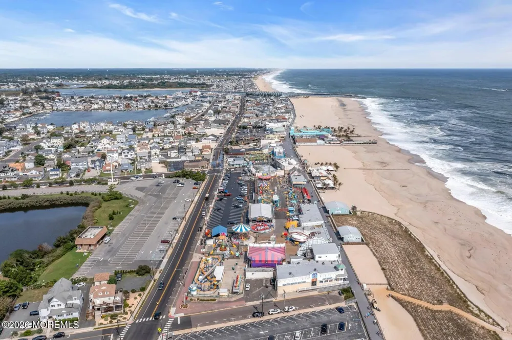 27 Arnold Avenue Point Pleasant Beach, NJ 08742