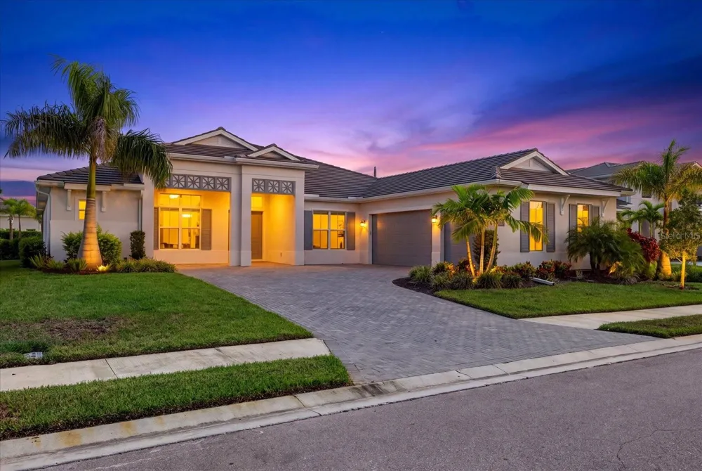 8133 NEVIS RUN Lakewood Ranch, FL 34202