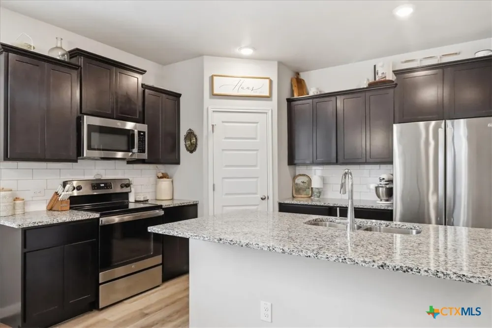 3517 Tripps Place Seguin, TX 78155