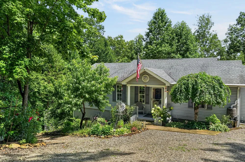 45 Point Pl Monterey, TN 38574