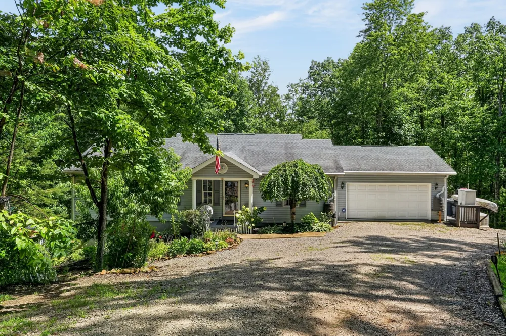 45 Point Pl Monterey, TN 38574