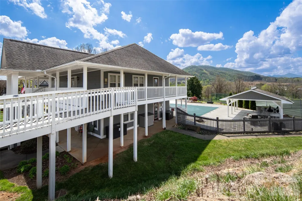 803 Woodlea Court Asheville, NC 28806