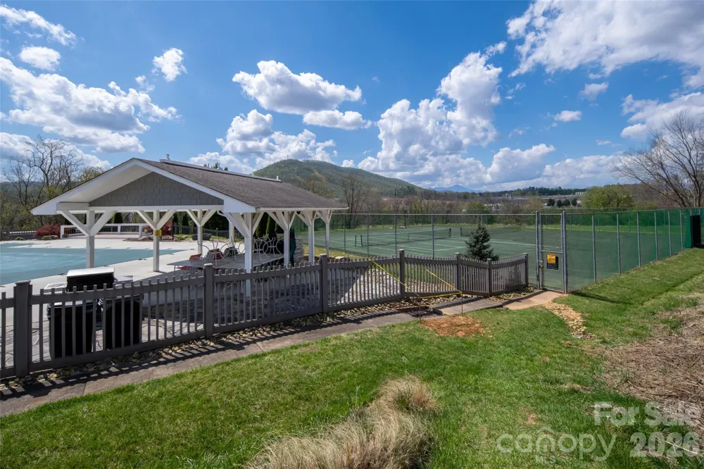 803 Woodlea Court Asheville, NC 28806