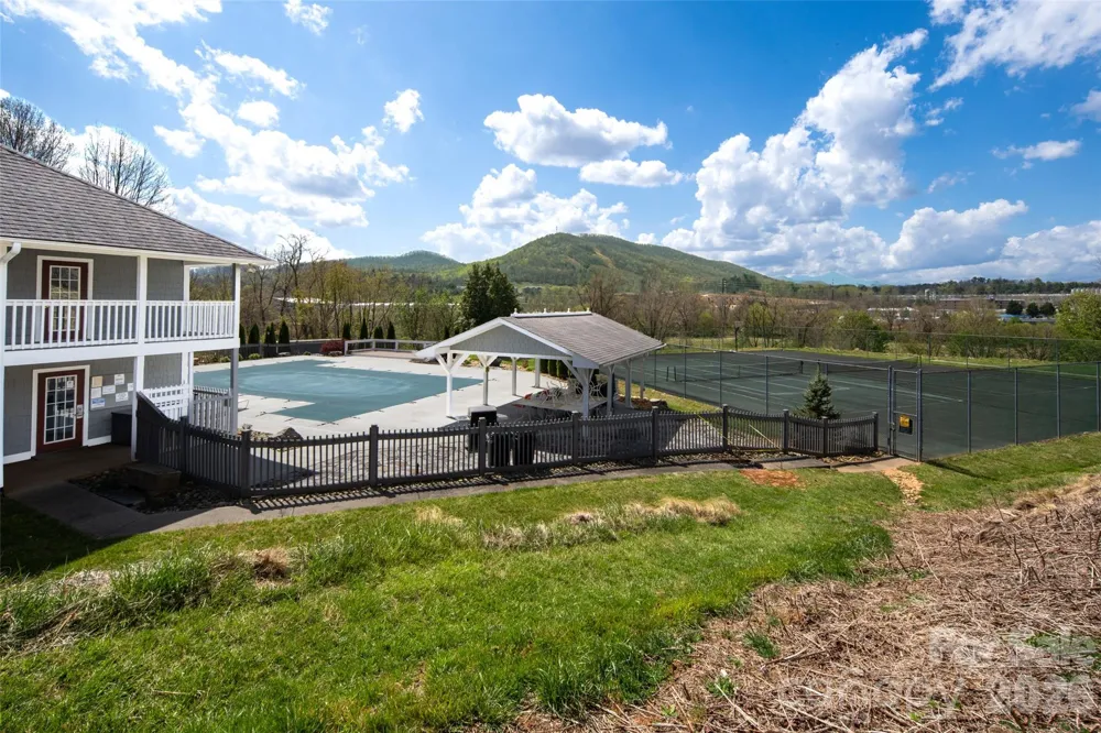 803 Woodlea Court Asheville, NC 28806