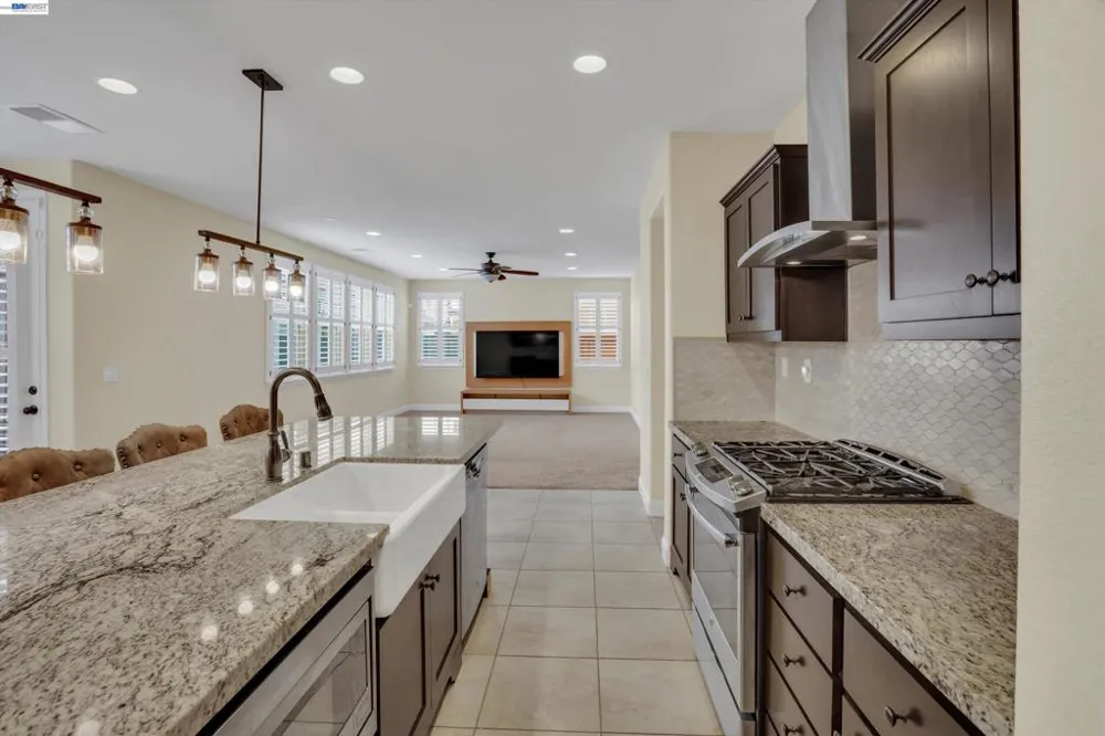 582 Pasture Ave Lathrop, CA 95330