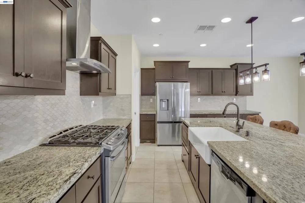 582 Pasture Ave Lathrop, CA 95330
