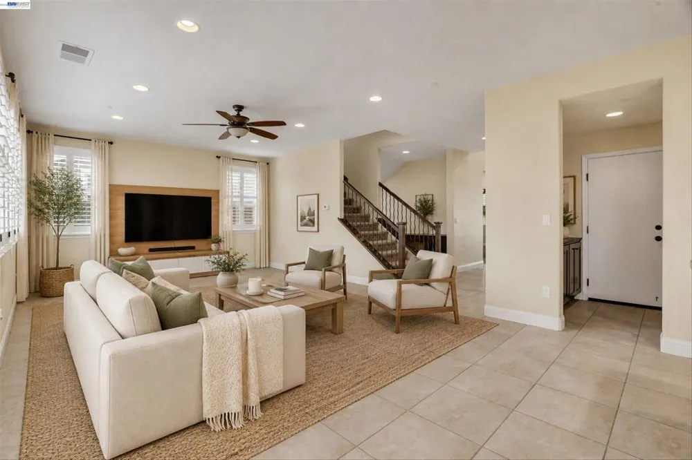 582 Pasture Ave Lathrop, CA 95330