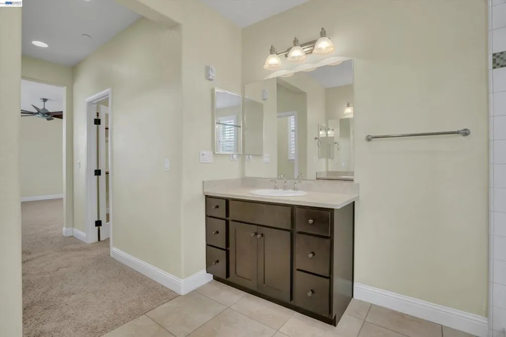 582 Pasture Ave Lathrop, CA 95330