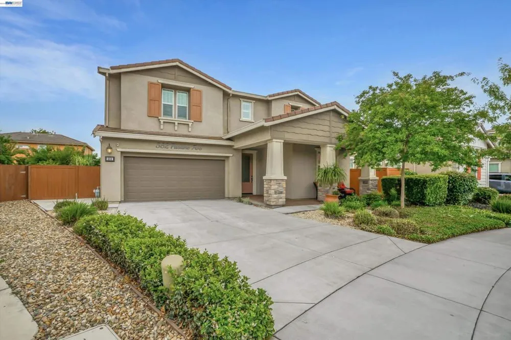 582 Pasture Ave Lathrop, CA 95330