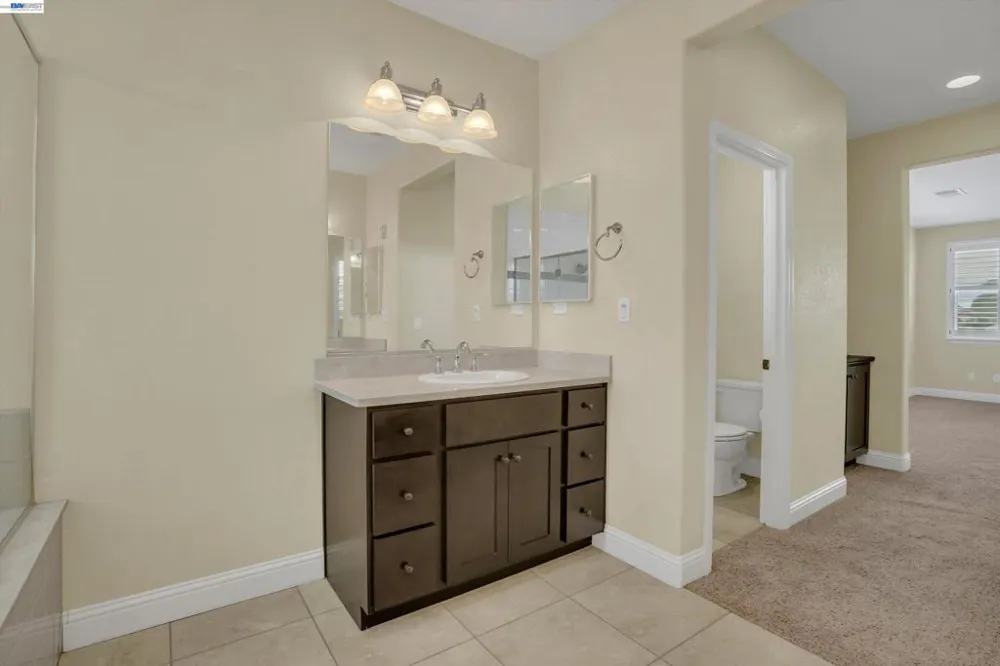 582 Pasture Ave Lathrop, CA 95330