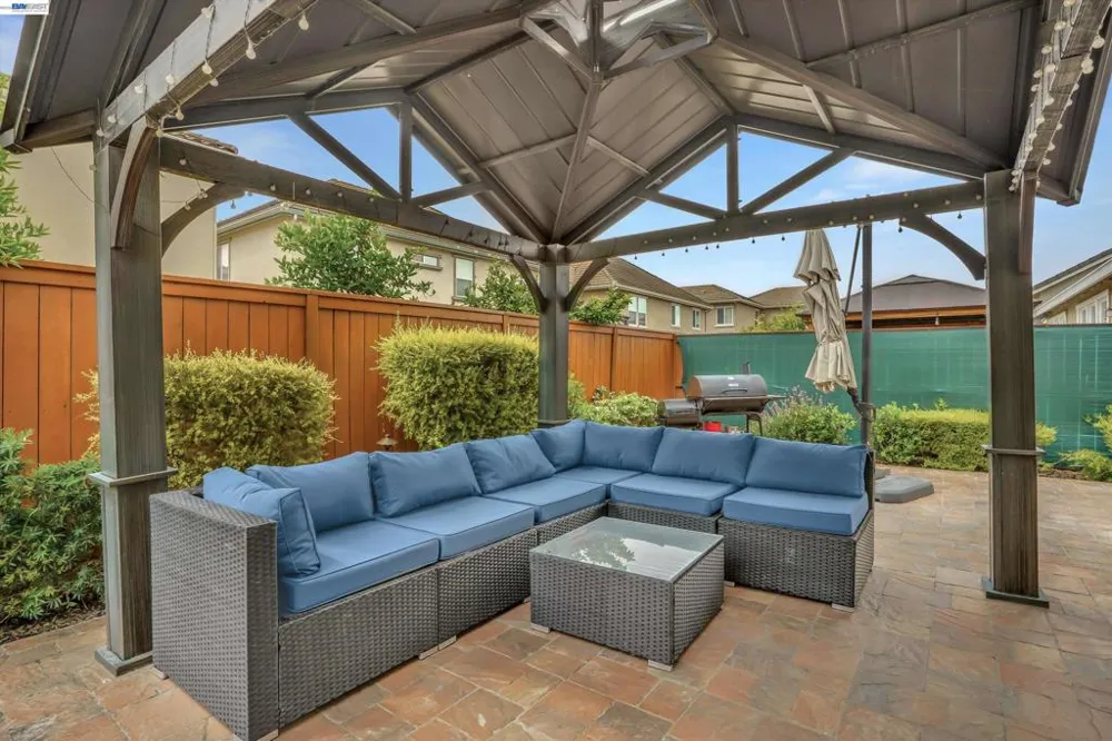 582 Pasture Ave Lathrop, CA 95330