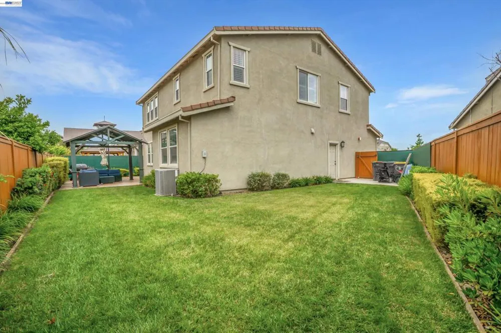 582 Pasture Ave Lathrop, CA 95330