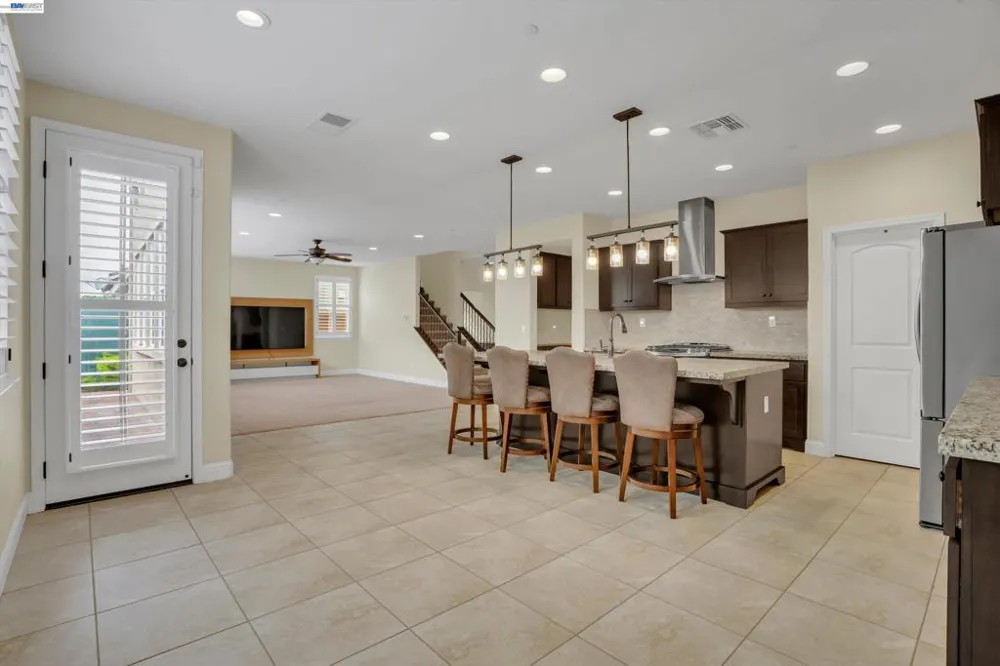 582 Pasture Ave Lathrop, CA 95330