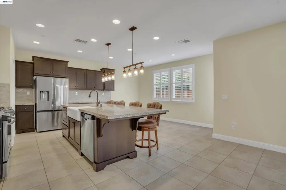 582 Pasture Ave Lathrop, CA 95330