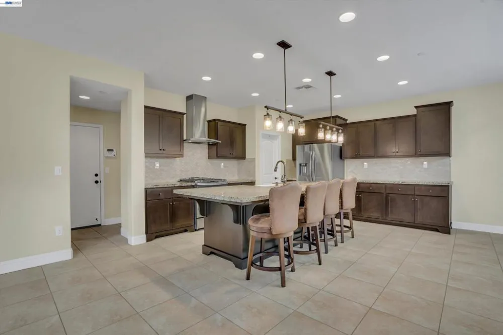 582 Pasture Ave Lathrop, CA 95330