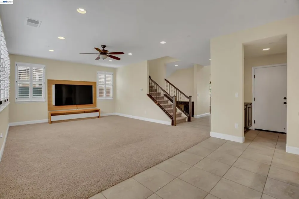 582 Pasture Ave Lathrop, CA 95330