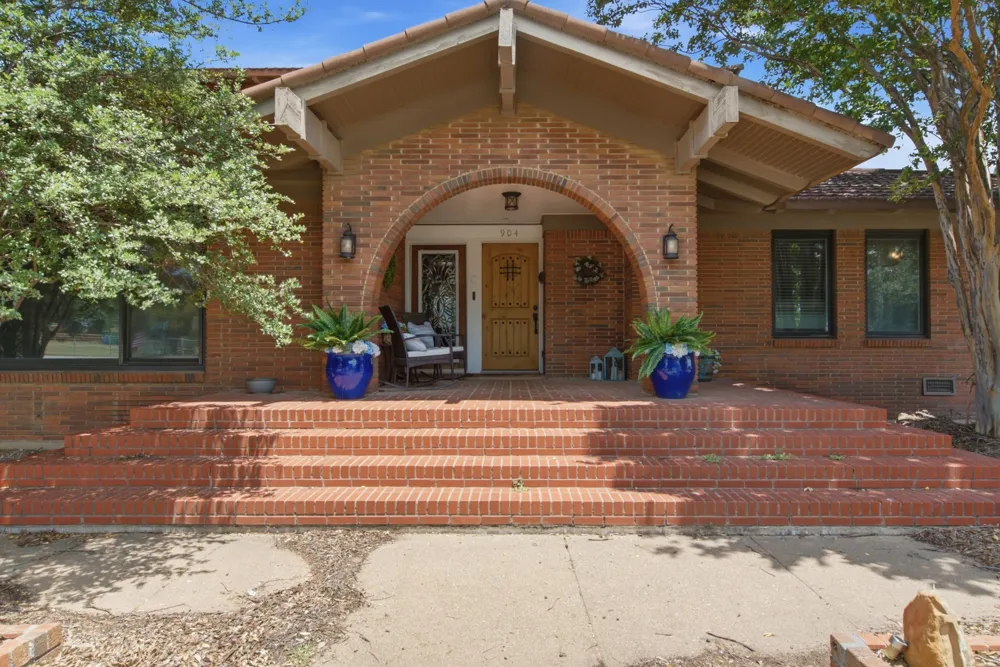 904 W Belknap Street Jacksboro, TX 76458