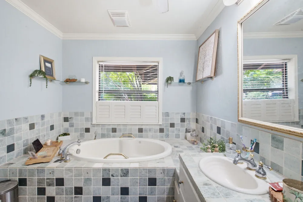 904 W Belknap Street Jacksboro, TX 76458