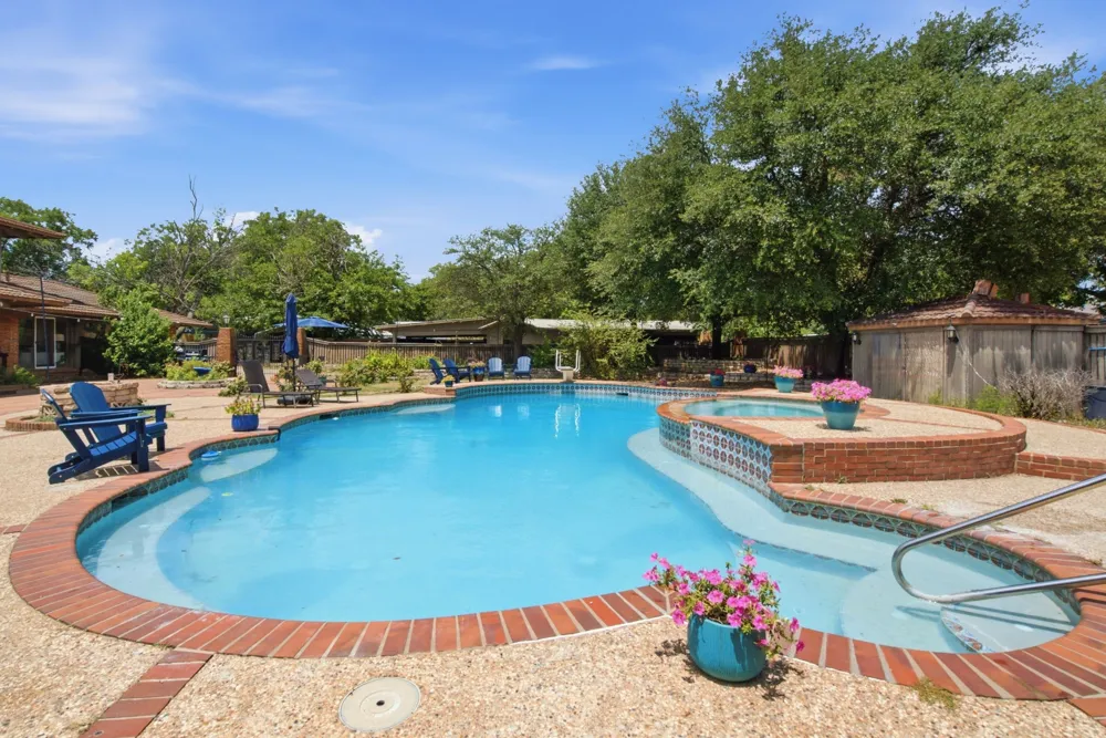 904 W Belknap Street Jacksboro, TX 76458