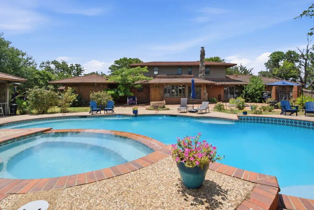 904 W Belknap Street Jacksboro, TX 76458
