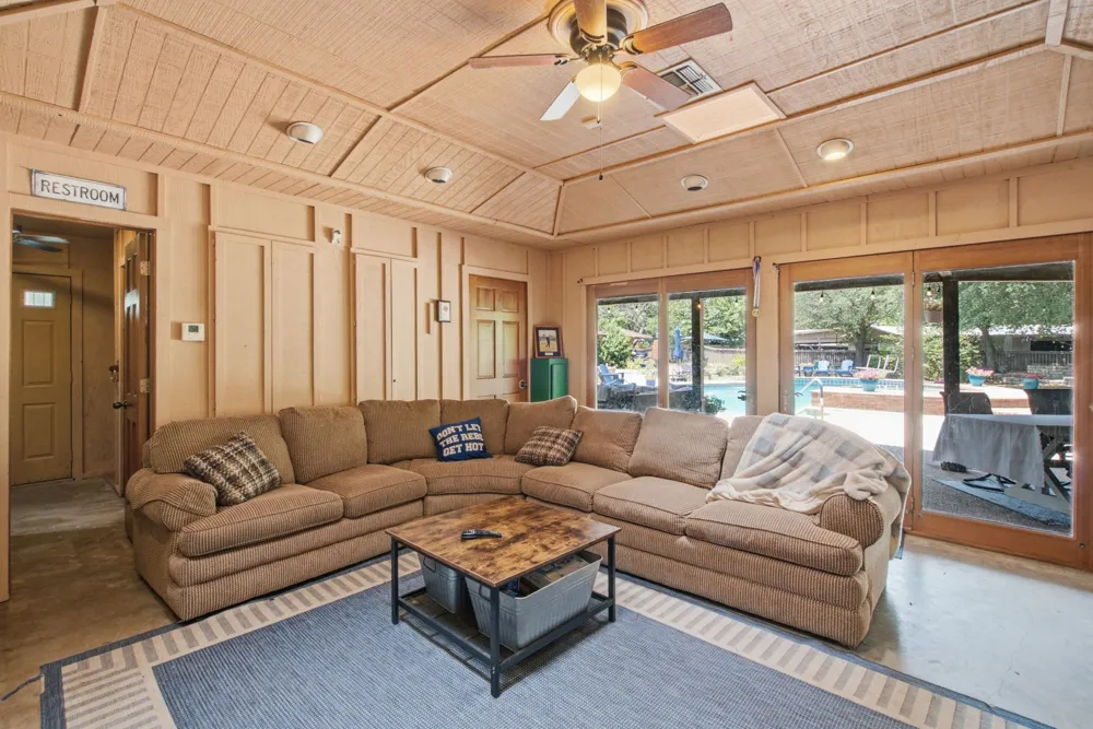 904 W Belknap Street Jacksboro, TX 76458