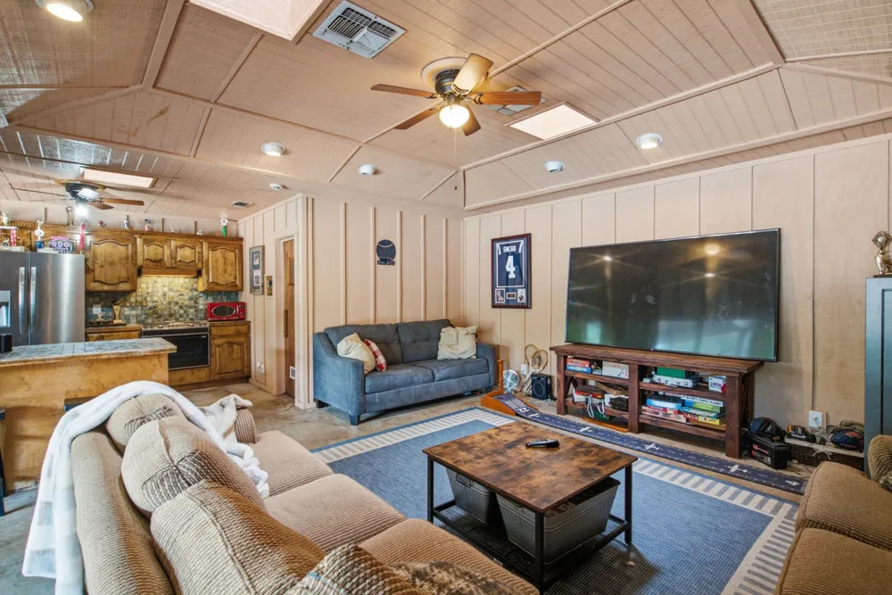 904 W Belknap Street Jacksboro, TX 76458