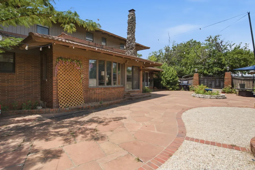 904 W Belknap Street Jacksboro, TX 76458