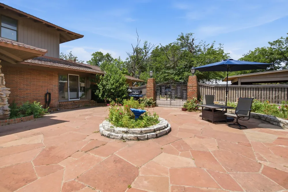 904 W Belknap Street Jacksboro, TX 76458