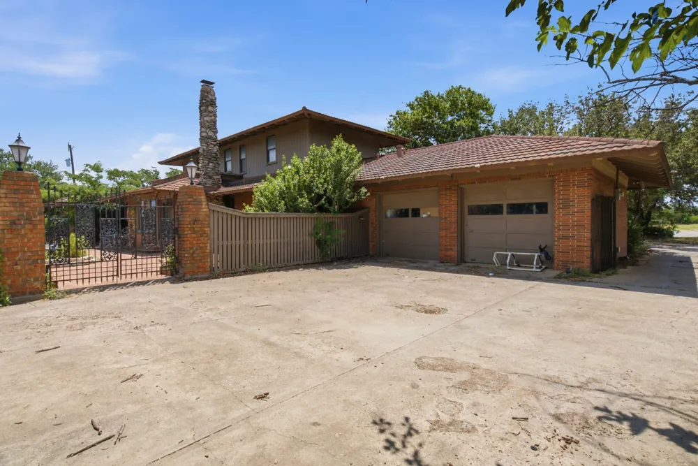 904 W Belknap Street Jacksboro, TX 76458