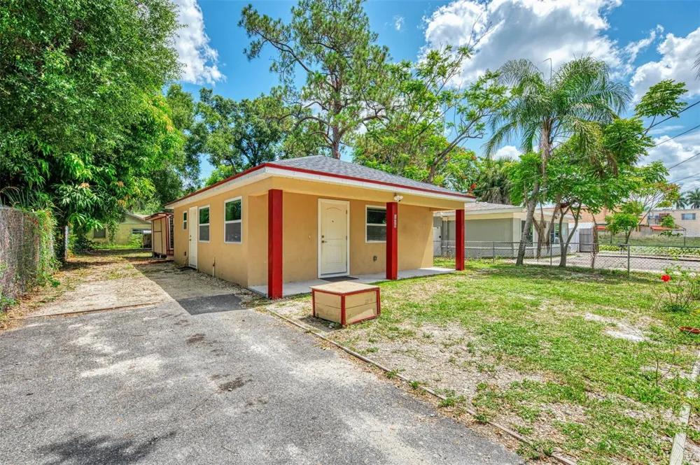 1420 19TH AVENUE W Bradenton, FL 34205