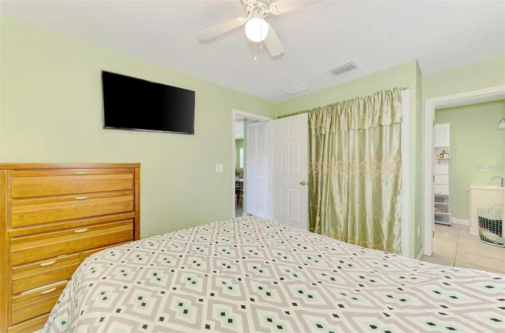 1420 19TH AVENUE W Bradenton, FL 34205