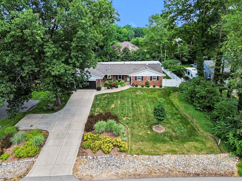 4815 Firethorne Drive Jackson, MI 49201