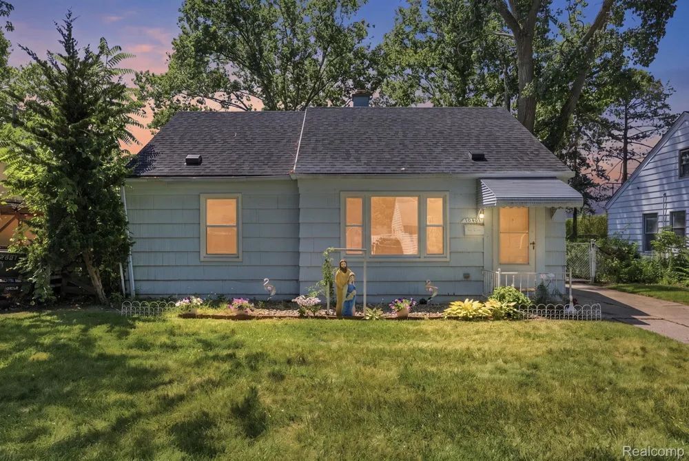 10401 Albany Street Oak Park City, MI 48237