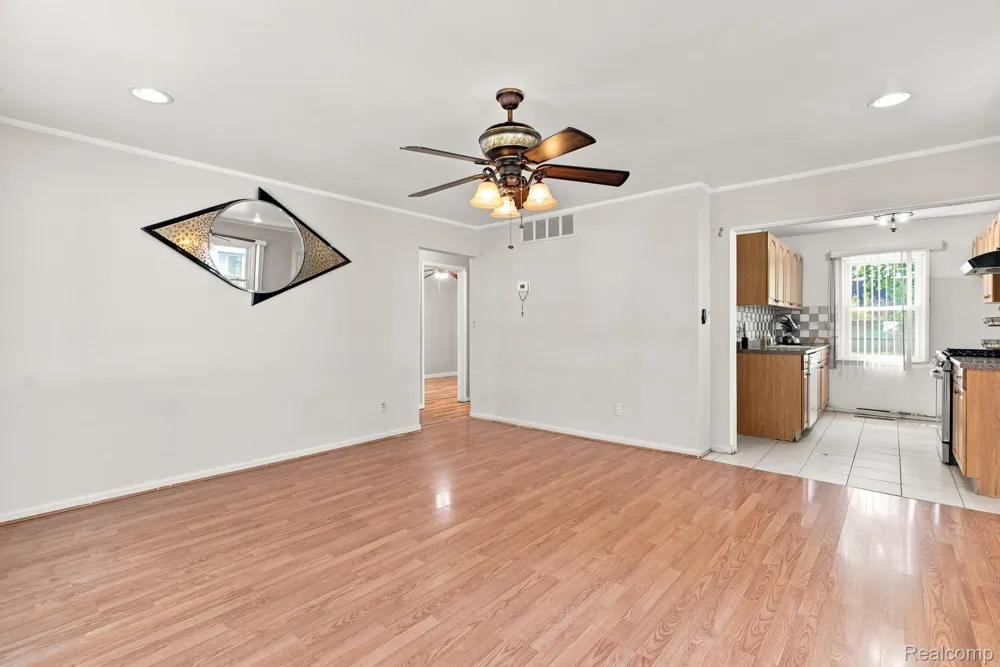 10401 Albany Street Oak Park City, MI 48237