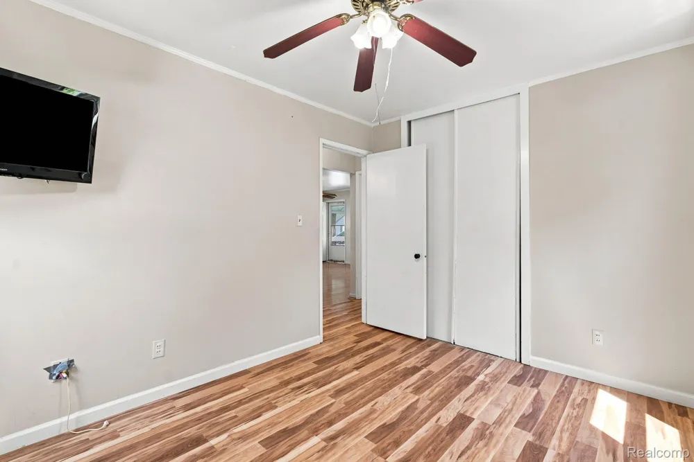 10401 Albany Street Oak Park City, MI 48237